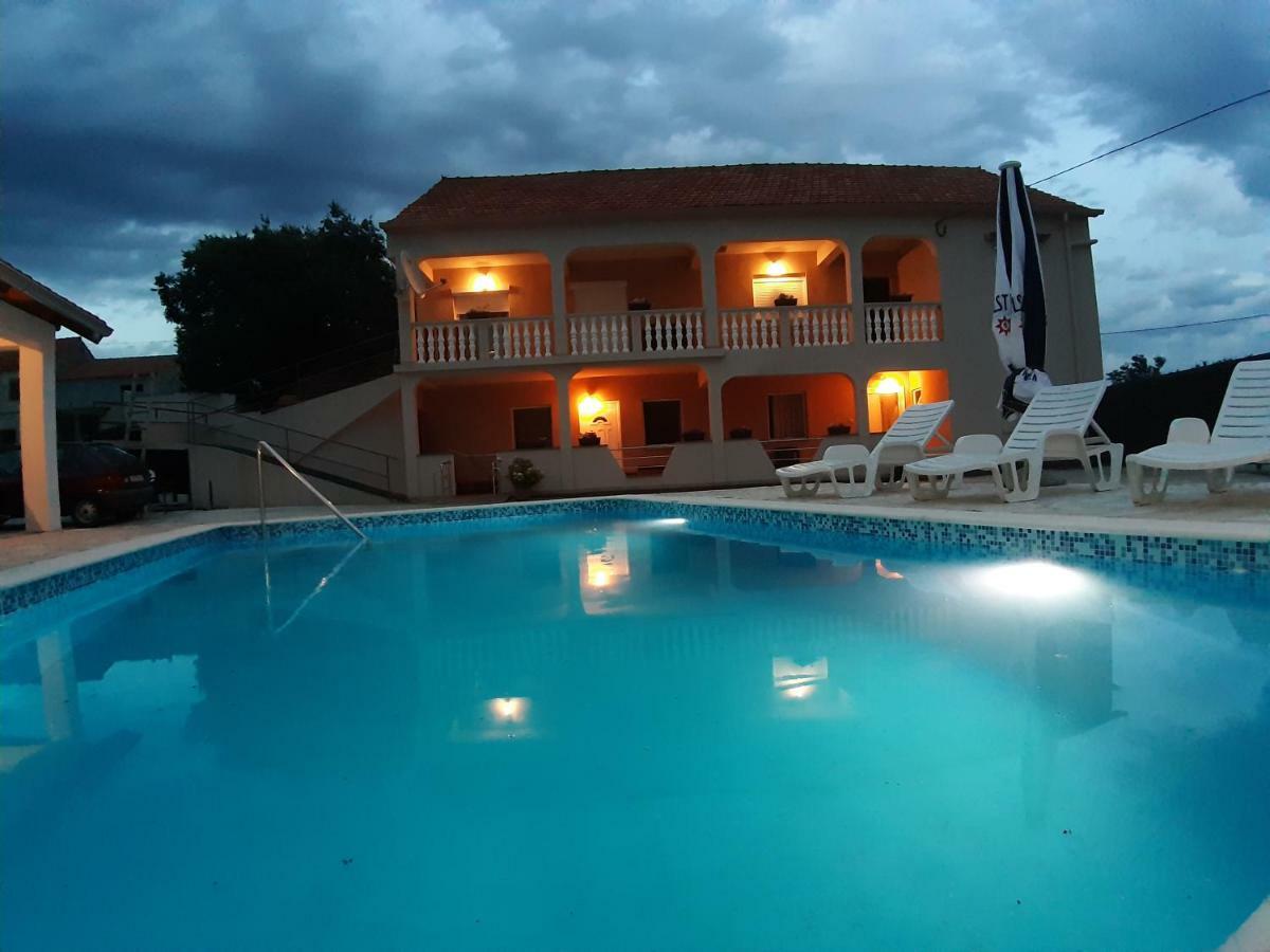 Apartment Elena Galovac  Luaran gambar